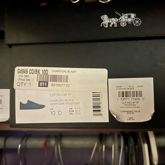 Clip Low Top Sneaker Signature coated canvas upper
Fabric lining and footbed - Picture 6 of 6